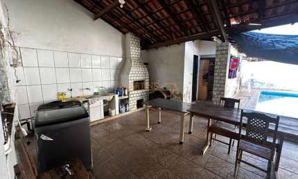 Casa com 3 quartos à venda na Rua Antônio Lemos da Silva, Centro, Araguari