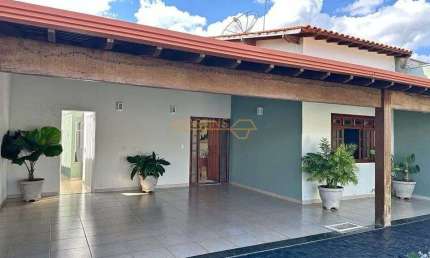 Casa com 3 quartos à venda na Rua Antônio Lemos da Silva, Miranda, Araguari