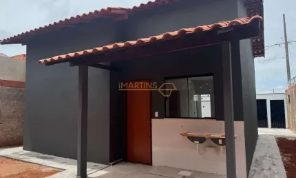 Casa à venda no bairro Parque dos Verdes - Araguari/MG