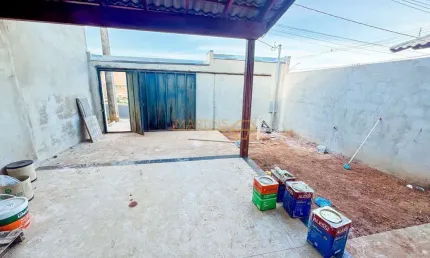 Casa à venda no bairro Parque dos Verdes - Araguari/MG