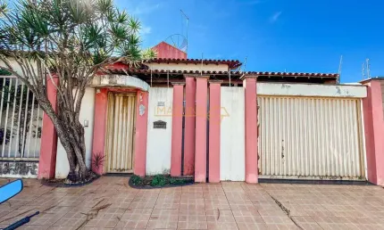 Casa com 3 quartos à venda na Rua Antônio Lemos da Silva, Santiago, Araguari