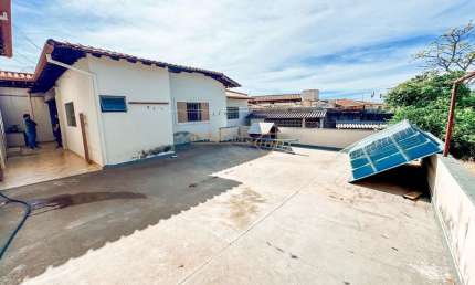Casa com 6 quartos à venda na Rua Antônio Lemos da Silva, Bosque, Araguari