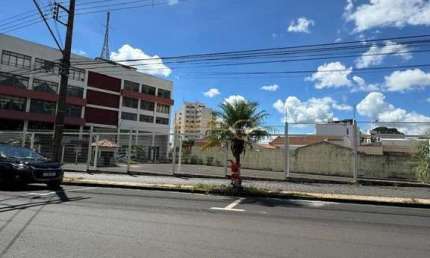 Casa comercial para alugar na Praça Gaioso Neves, Centro, Araguari