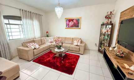 Casa com 3 quartos à venda na Rua Antônio Lemos da Silva, Goiás, Araguari