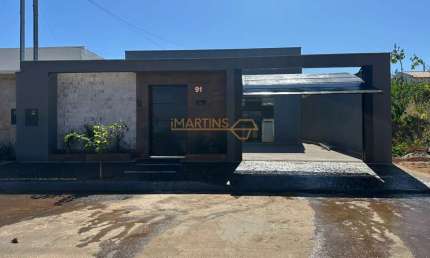 Casa com 2 quartos à venda na Praça Gaioso Neves, Bosque, Araguari