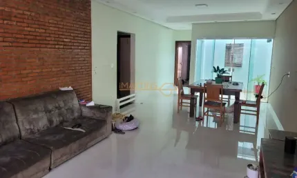 Casa à venda no bairro Jardim Interlagos II - Araguari/MG