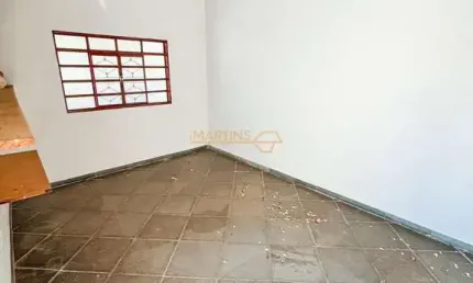 Casa com 3 quartos para alugar na Rua Antônio Lemos da Silva, Centro, Araguari