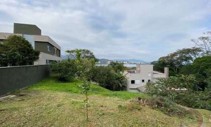 Terreno à venda no bairro Cacupé - Florianópolis/SC