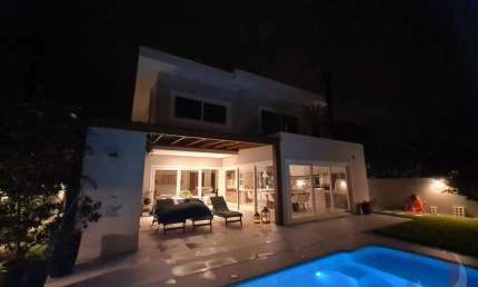 Casa Residencial de alto padrão em condomínio no bairro Rio tavares
