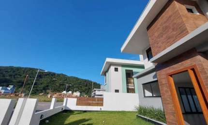 Casa à venda no bairro Rio Tavares - Florianópolis/SC