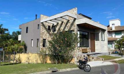 Casa à venda no bairro Barra da Lagoa - Florianópolis/SC