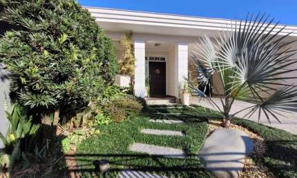 Casa com 3 quartos à venda no América, Joinville , 227 m2 por R$ 1.590.000