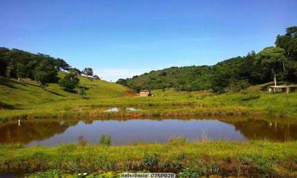 Sítio para Venda em Cachoeiras de Macacu, Papucaia, 2 dormitórios, 1 banheiro, 1 vaga