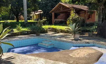 Sítio para Venda em Cachoeiras de Macacu, Japuíba, 3 dormitórios, 2 suítes, 1 banheiro, 2 vagas