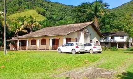 Fazenda para Venda em Silva Jardim, Pirineus, 4 dormitórios, 1 suíte, 2 banheiros, 2 vagas