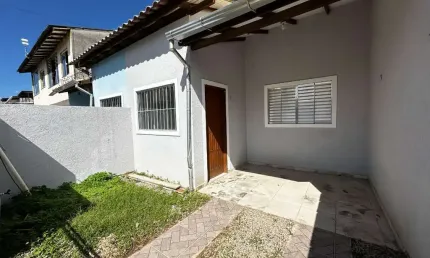 Casa com 2 quartos à venda no São João do Rio Vermelho, Florianópolis  por R$ 207.000