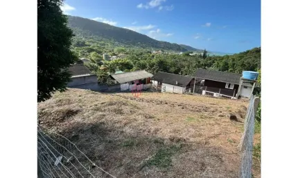 VENDE-SE TERRENO NA PITORESCA PRAIA DE TAQUARAS EM BALNEÁRIO CAMBORIÚ/SC
