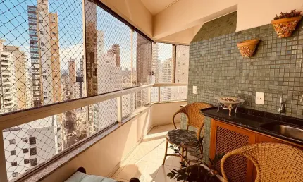 ALUGA-SE ANUAL APARTAMENTO MOBILIADO NO CENTRO DE BALNEÁRIO CAMBORIÚ/SC