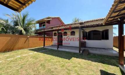 Casa com 02 quartos e quintal amplo em condomínio fechado em Monte Alto