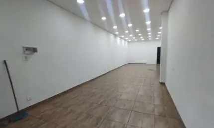 Salão comercial para locação, sendo 160m² de vão livre e 2 banheiros - São Miguel, São Paulo, SP