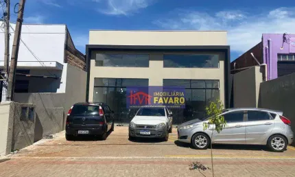 Av. gabriel arruda, entre saul elkind e avenida das torres, meio barracão com 88 m², mais 54 m2 de área externa,  por r$ 4.000/mês.