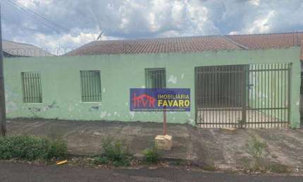 Duas casas em no mesmo terreno. Cada casa contem: Um quarto suite, sala, cozinha, área de serviço, garagem e quintal. agua e energia separados.