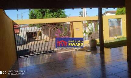 Casa Jd. Ilha do Mél: Três quartos, sala cozinha, àrea de serviço coberta, wc social, garagem e jardim. Mais área gourmet nos fundos, com um quarto, w