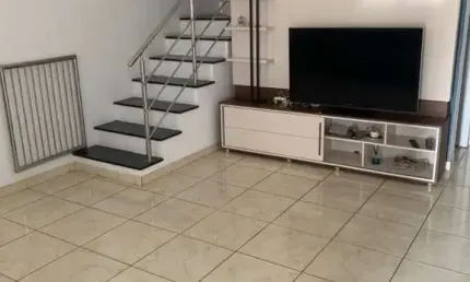 Sobrado para Locação em São José dos Campos, Residencial Bosque dos Ipês, 2 dormitórios, 2 suítes, 2 banheiros, 1 vaga