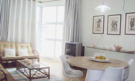 Praia de Pitangueiras, Prédio Frente ao Mar, Centrinho, Churrasqueira, Linda Vista ao Mar, Amplo Apartamento!!!