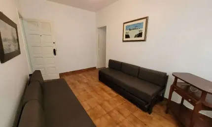Astúrias - uma quadra da praia , localização privilegiada , garagem no prédio.