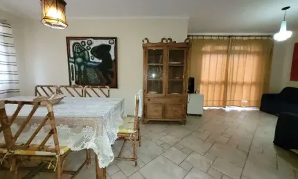 PITANGUEIRAS - NA SEGUNDA QUADRA DA PRAIA, 134,62 M² ÚTEIS, VAGA DE GARAGEM NO PRÉDIO, EXCELENTE APARTAMENTO, AMPLO APARTAMENTO CLARO E AREJADO.
