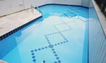 PRAIA DE ASTÚRIAS - EXCELENTE APARTAMENTO PRÓXIMO A PRAIA - GARAGEM - LAZER.