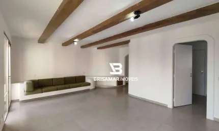Pitangueiras - uma quadra da praia, próximo ao shopping.
