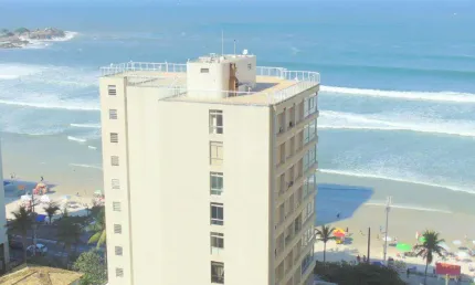 Pitangueiras - Uma quadra do mar - Amplo apartamento - Vista para o mar - 01 vaga de garagem.