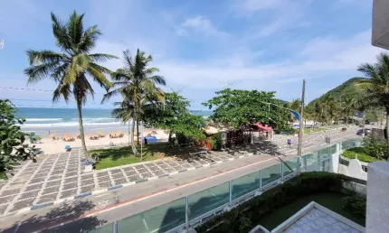 APARTAMENTO TOTALMENTE REFORMADO A 50 METROS DO MAR, 2 DORMITORIOS, 1 VAGA, TOMBO.
