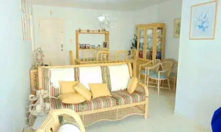 PITANGUEIRAS- UMA QUADRA DA PRAIA , LOCALIZAÇÃO ESPETACULAR , 01 VAGA DE GARAGEM NO PRÉDIO.