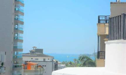 Enseada - Cobertura com piscina e churrasqueira em região nobre da Enseada.