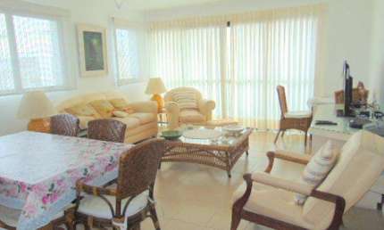 Pitangueiras - Cobertura duplex - Uma quadra da praia - 03 vagas.