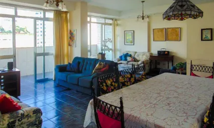 Pitangueiras - Amplo apartamento à 150 metros da praia.