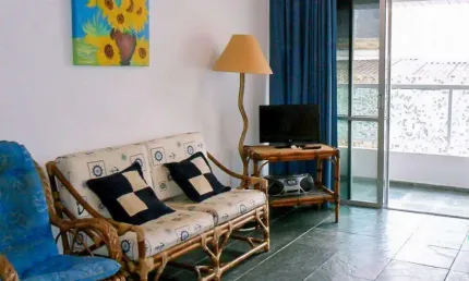 Enseada - apartamento à 100 metros da praia - região do fórum.