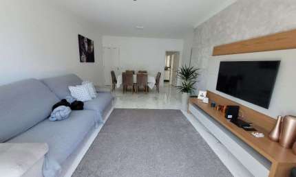 PITANGUEIRAS - UMA QUADRA PRAIA COM VISTINHA PARA O MAR, EXCELENTE APARTAMENTO TOTALMENTE REFORMADO, 108 M² ÚTEIS, GARAGEM NO PRÉDIO.