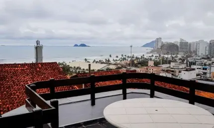 ENSEADA - CASA EM CONDOMÍNIO FECHADO - 310 M²  DE ÁREA CONSTRUÍDA - LAZER.