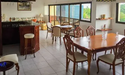 Enseada - na segunda quadra do mar - 205 m² úteis - área de lazer - região dos hotéis.