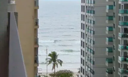 Pitangueiras - Uma quadra do mar, com maravilhosa vista, 2 vagas de garagem, churrasqueira salão de jogos e academia.