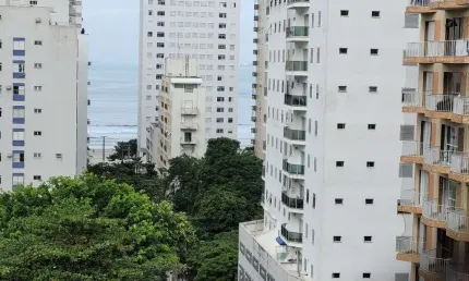 APARTAMENTO AMPLO COM 3 SUÍTES E PEQUENA VISTA PARA O MAR