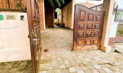 CASA TERREA AMPLA COM 3 DORMITÓRIO SENDO 1SUÍTE, ÁREA GOURMET, 1 VAGA PARA AUTO