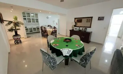 APARTAMENTO AMPLO COM 3DORMITÓRIOS, 1 SUÍTE, PEQUENA VISTA PARA O MAR, 1 VAGA PARA AUTO