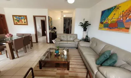 ASTÚRIAS – UMA QUADRA DA PRAIA, MARAVILHOSO APTO COM 124 M² ÚTEIS, 01 VAGA DE GARAGEM NO PRÉDIO, PISCINA E SALÃO DE JOGOS E FESTAS.