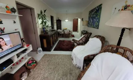 Pitangueiras - localização privilegiada, na quadra do mar, amplo apartamento com 80 m² úteis, claro e super arejado, 1 vaga de garagem no prédio.
