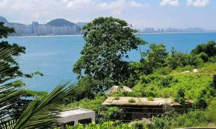 ASTÚRIAS - NA QUADRA DA PRAIA, MARAVILHOSA ÁREA DE LAZER, APTO REFORMADO E COM GARAGEM NO PRÉDIO.